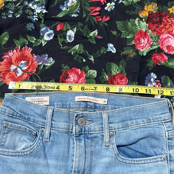 Levi’s Premium Italian Denim 724 high rise straight distress jean light blue 26 - Picture 9 of 10